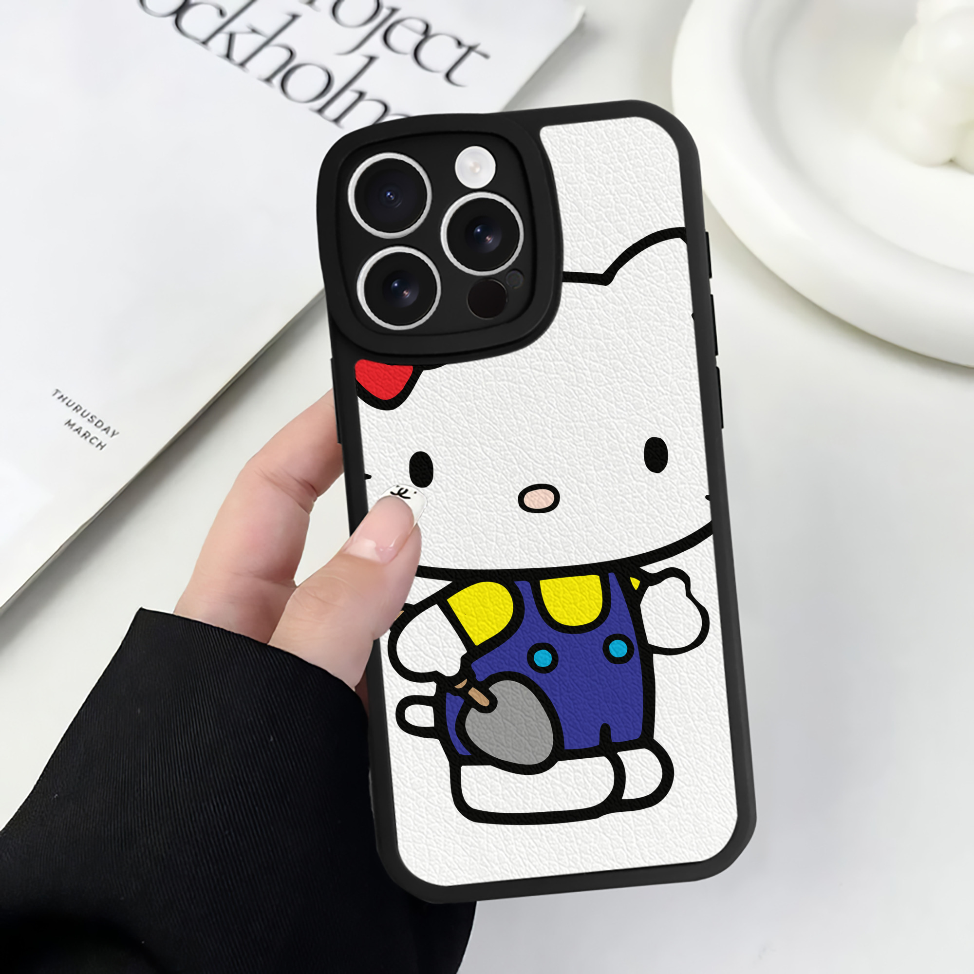 （画像用） Hello Kitty ハローキティ 【iPhone 16シリーズ対応】シリコンスマホケース（レザー調） 材質：シリコン